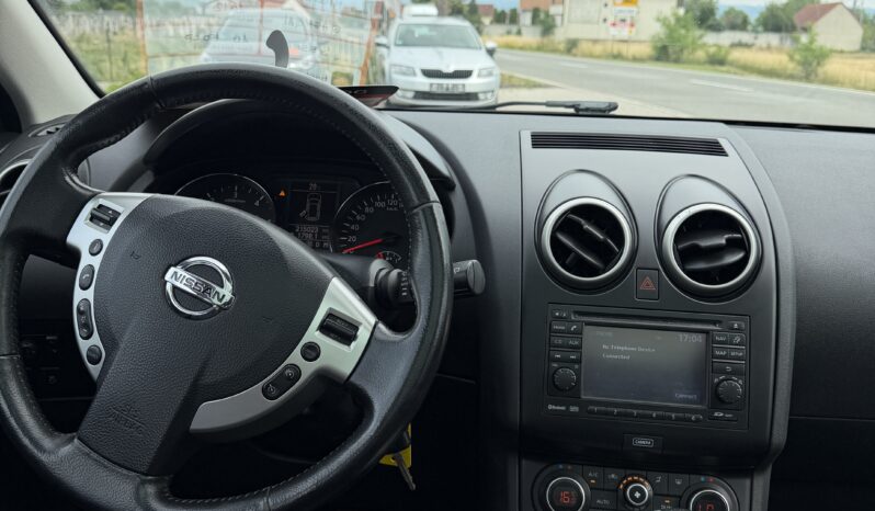 
								Nissan Qashqai 2.0 diesel full									