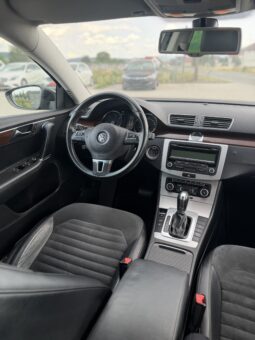 
										Volkswagen Passat full									