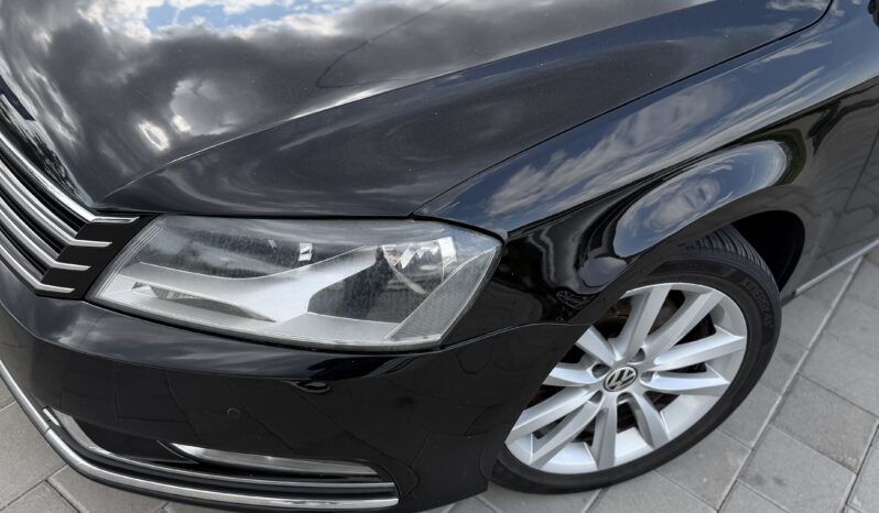 
								Volkswagen Passat full									