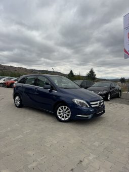 
										Mercedes-Benz B 180 full									