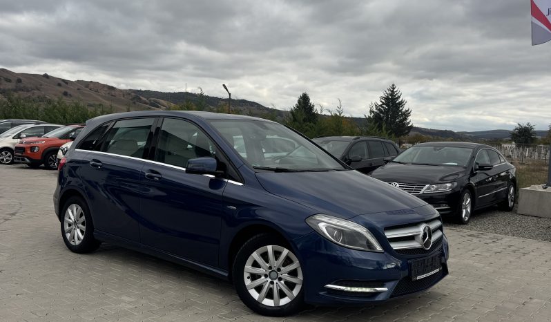 
								Mercedes-Benz B 180 full									
