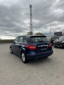 
										Mercedes-Benz B 180 full									