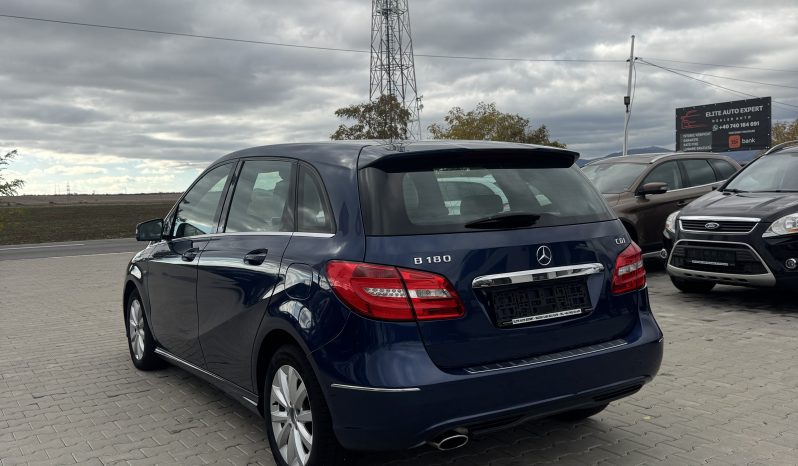
								Mercedes-Benz B 180 full									