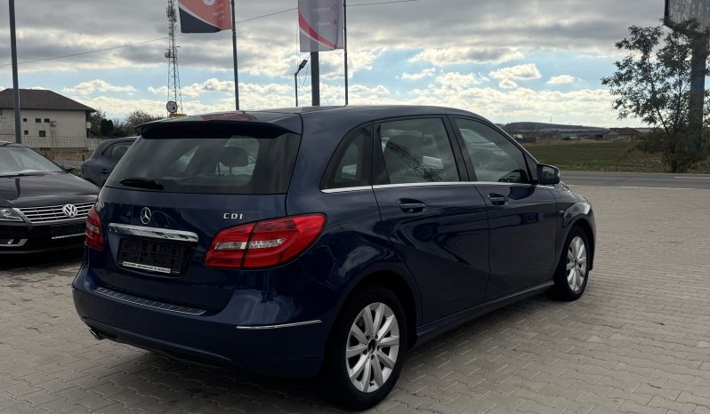 
								Mercedes-Benz B 180 full									