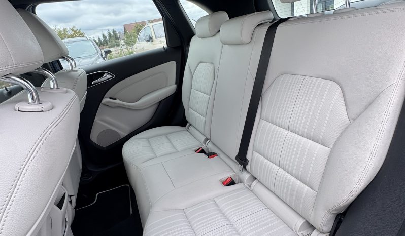 
								Mercedes-Benz B 180 full									