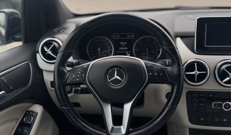
								Mercedes-Benz B 180 full									