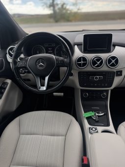 
										Mercedes-Benz B 180 full									