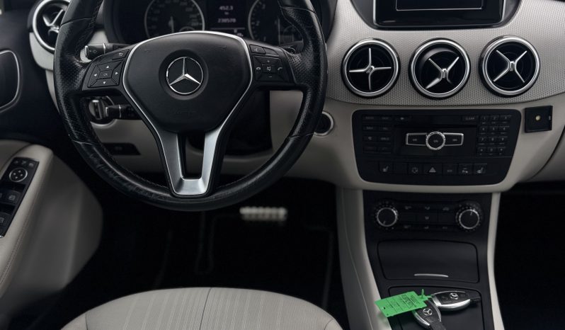 
								Mercedes-Benz B 180 full									