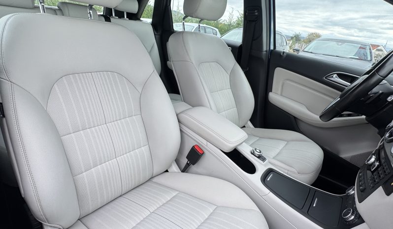 
								Mercedes-Benz B 180 full									