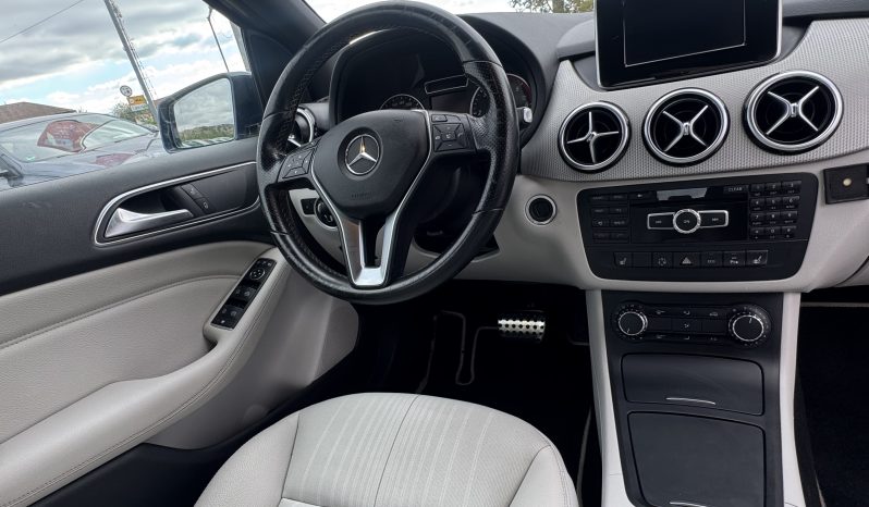 
								Mercedes-Benz B 180 full									