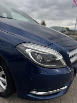 
										Mercedes-Benz B 180 full									