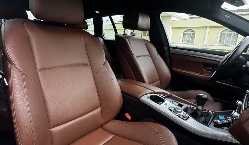 
								BMW 520 d Touring full									